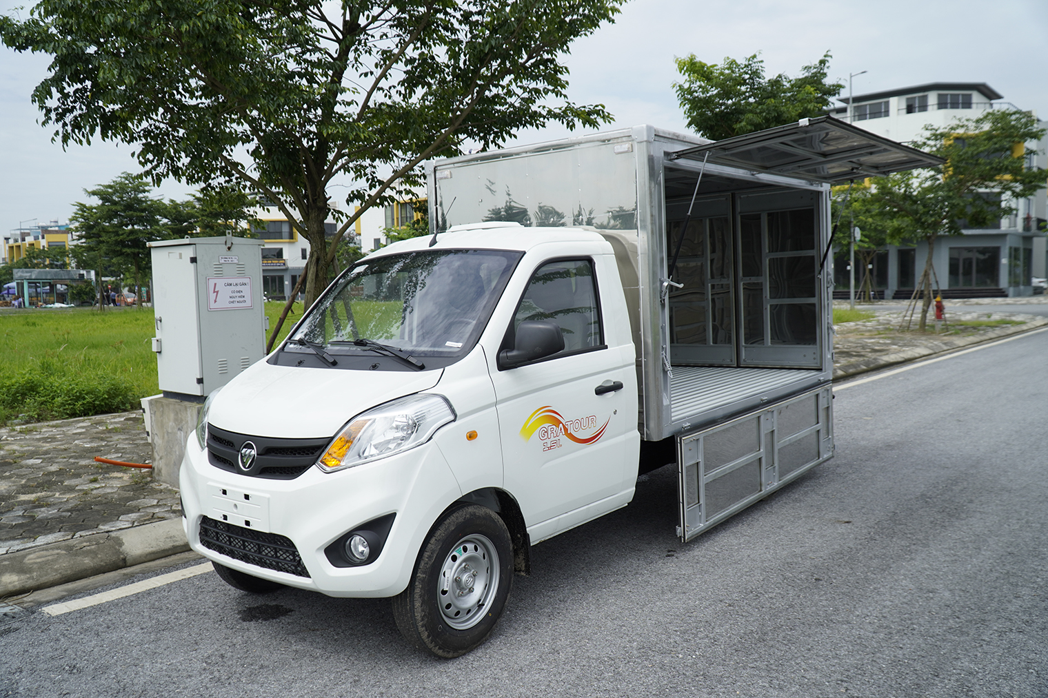 Foton Gratour cabin đơn thùng kín cánh dơi