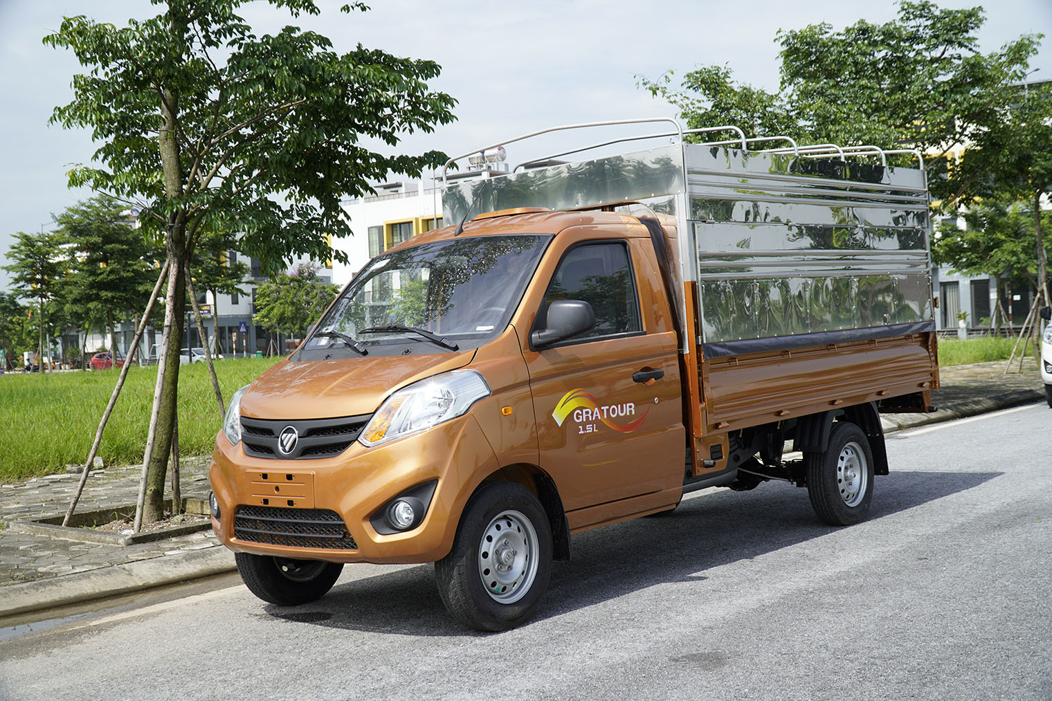 Xe Foton Gratour đơn thùng mui bạt
